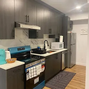  Holiday home Pebbles' Cozy 2bed Basement - Near Downtown Canada